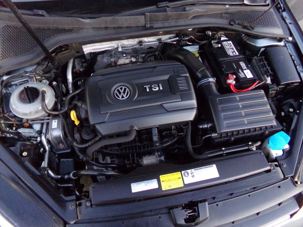 2015 Volkswagen Golf Image 16