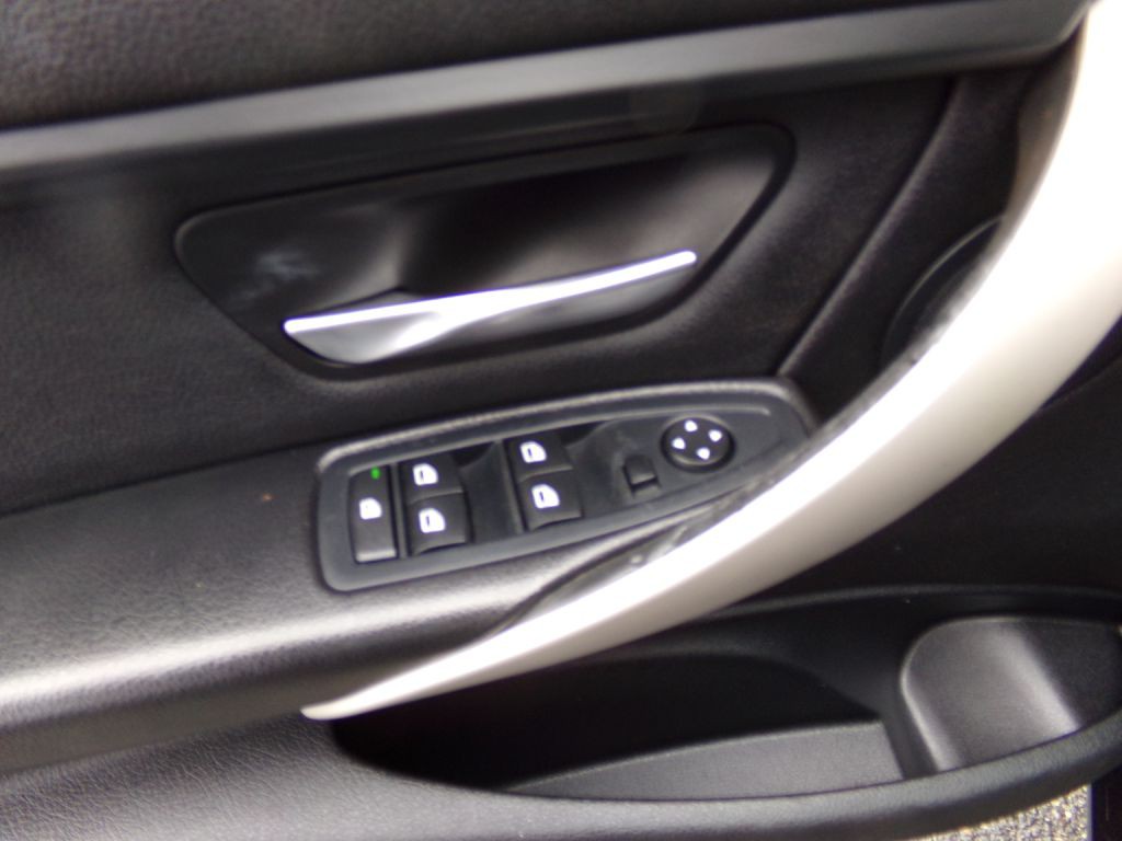 2015 BMW 3 Series Image 14