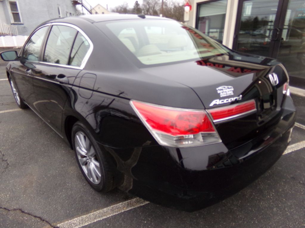 2011 Honda Accord Image 2
