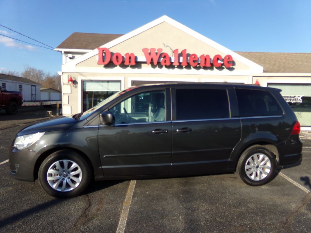 2012 Volkswagen Routan Image 1