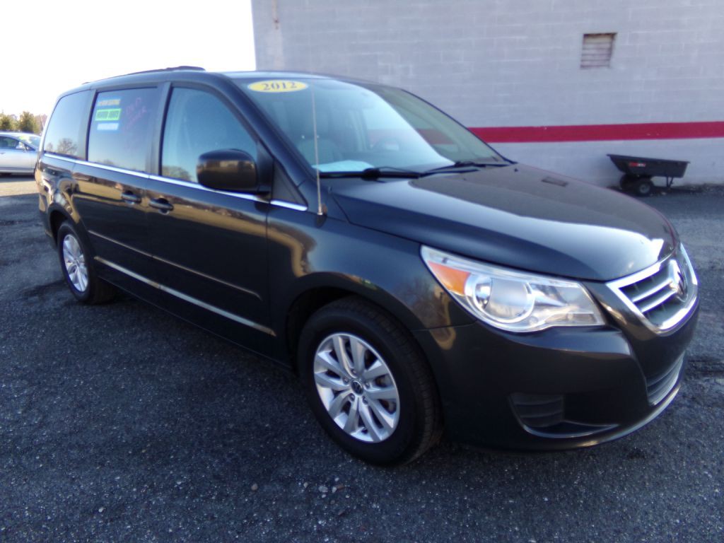 2012 Volkswagen Routan Image 4