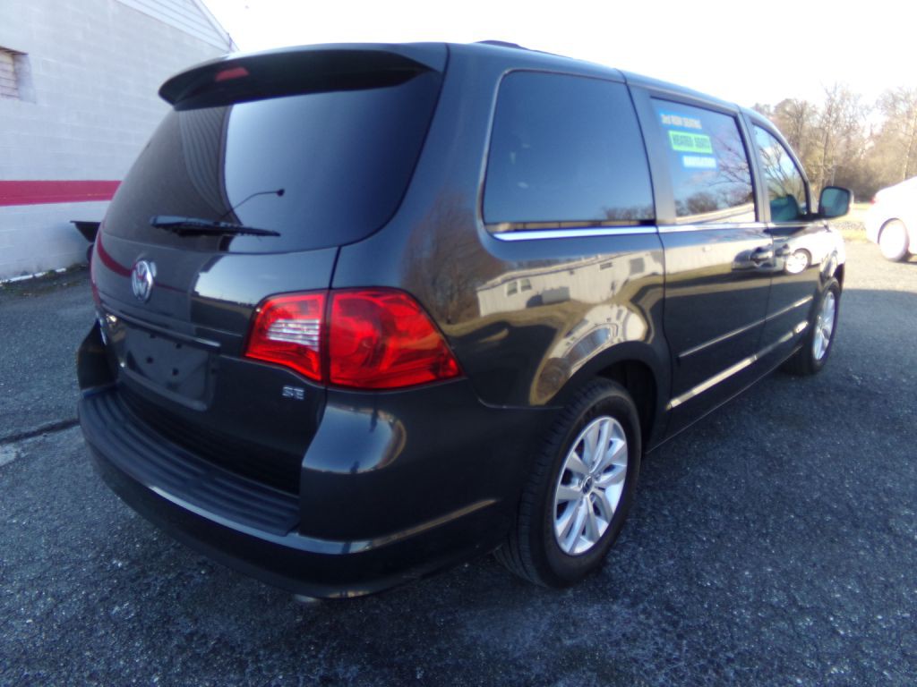 2012 Volkswagen Routan Image 5