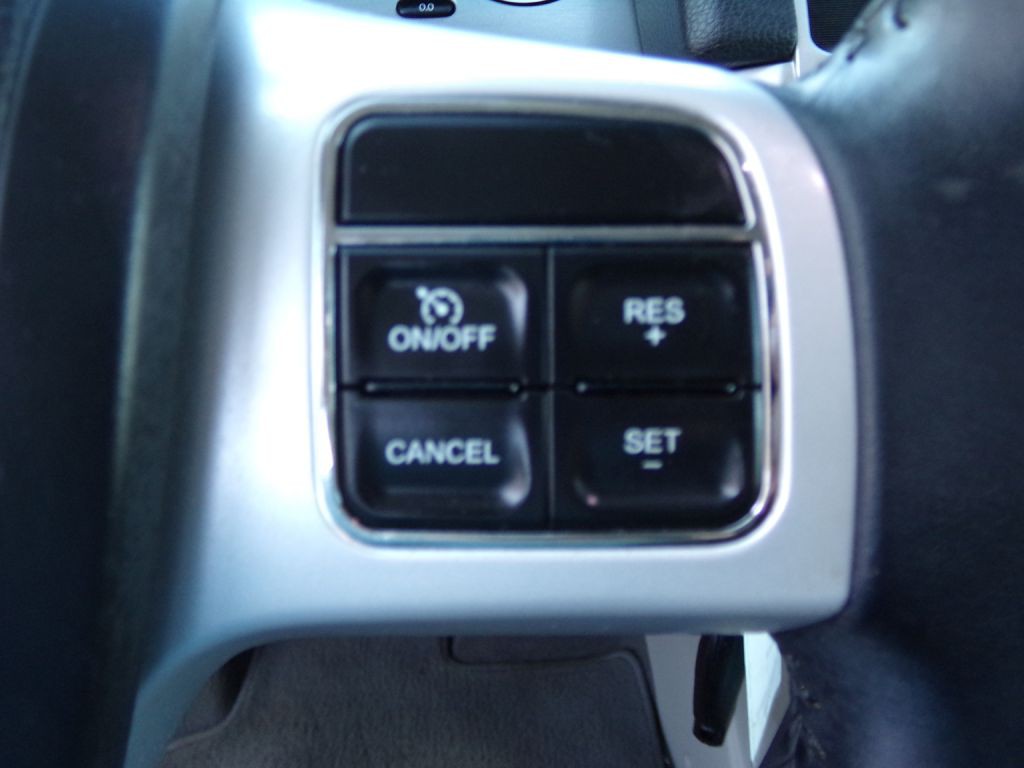 2012 Volkswagen Routan Image 12