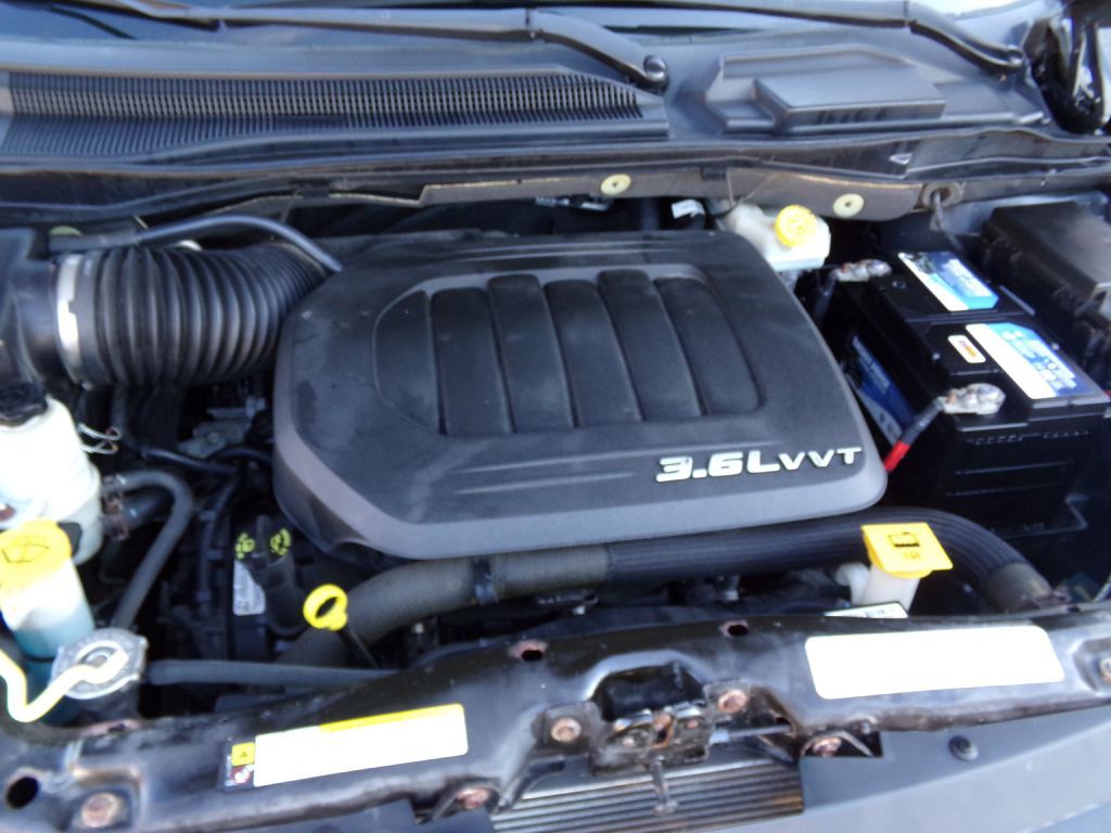 2012 Volkswagen Routan Image 24