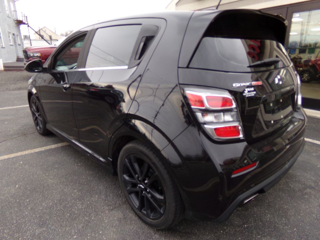 2018 Chevrolet Sonic Image 2