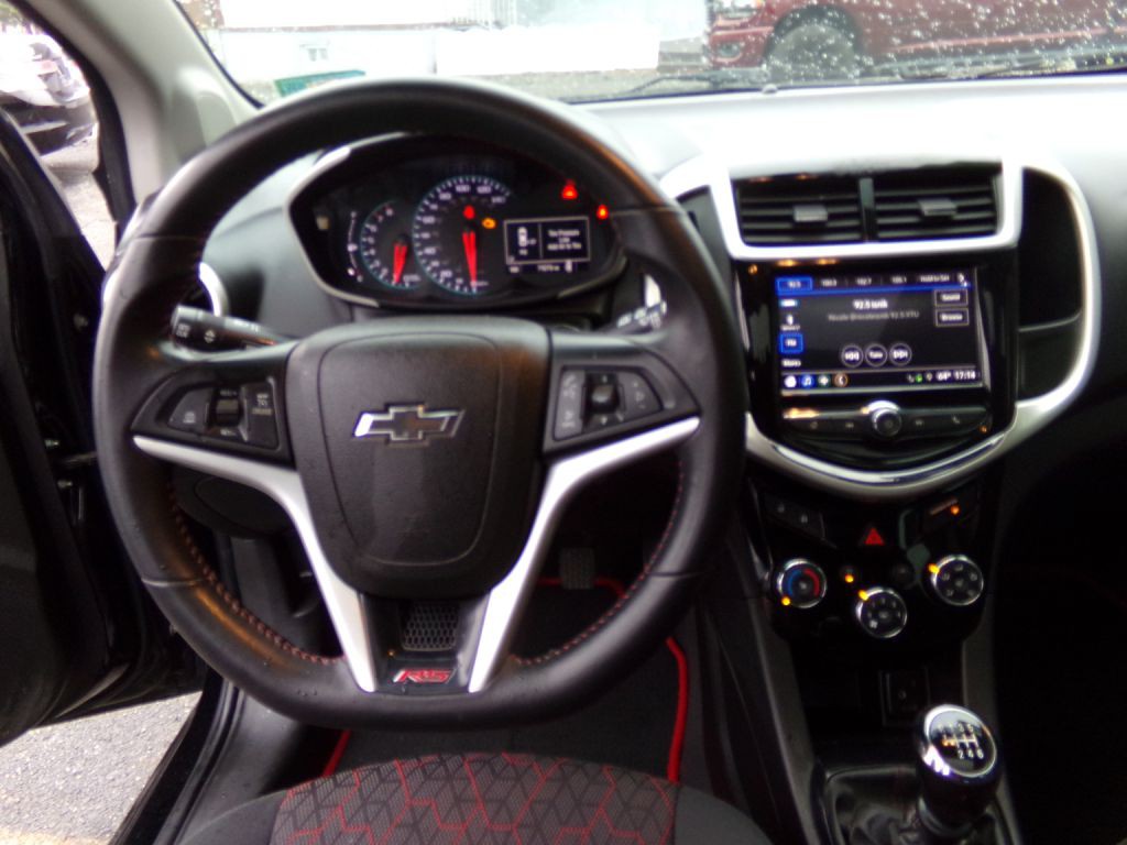 2018 Chevrolet Sonic Image 7