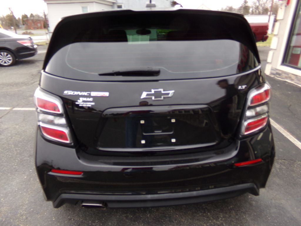 2018 Chevrolet Sonic Image 17