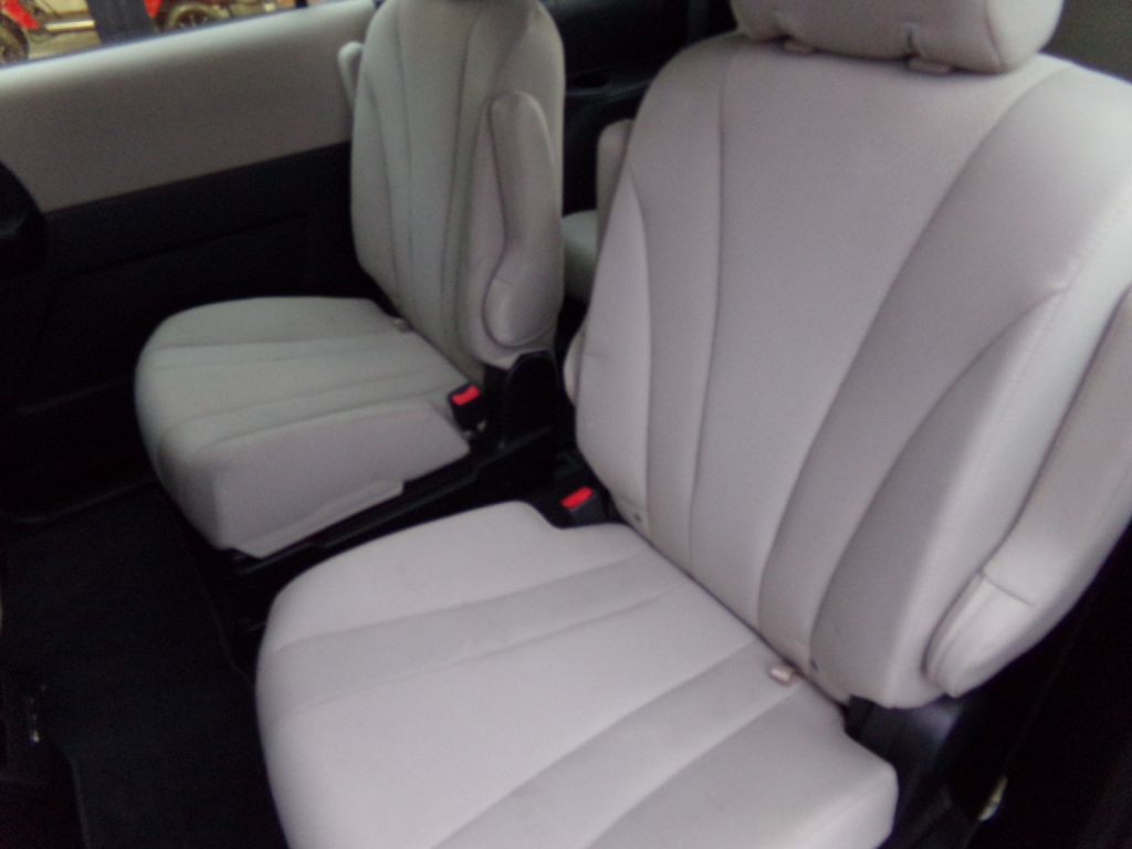 2013 Mazda Mazda5 Image 8