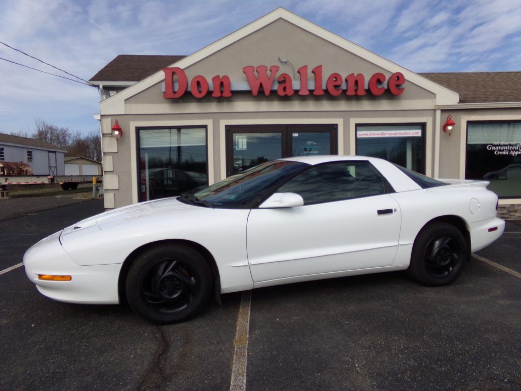 1994 Pontiac Firebird Image 1