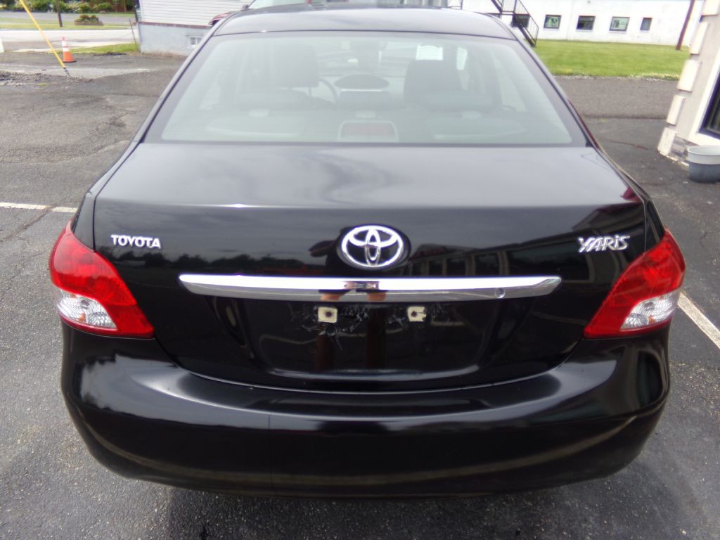 2010 Toyota Yaris Image 3