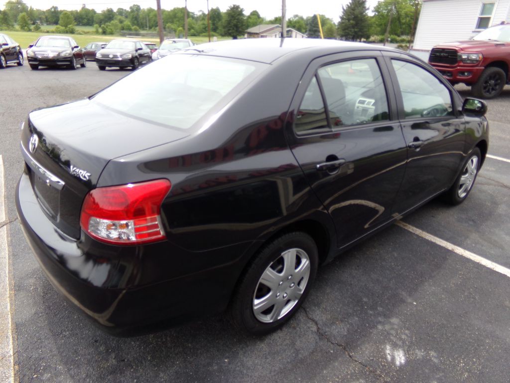 2010 Toyota Yaris Image 4