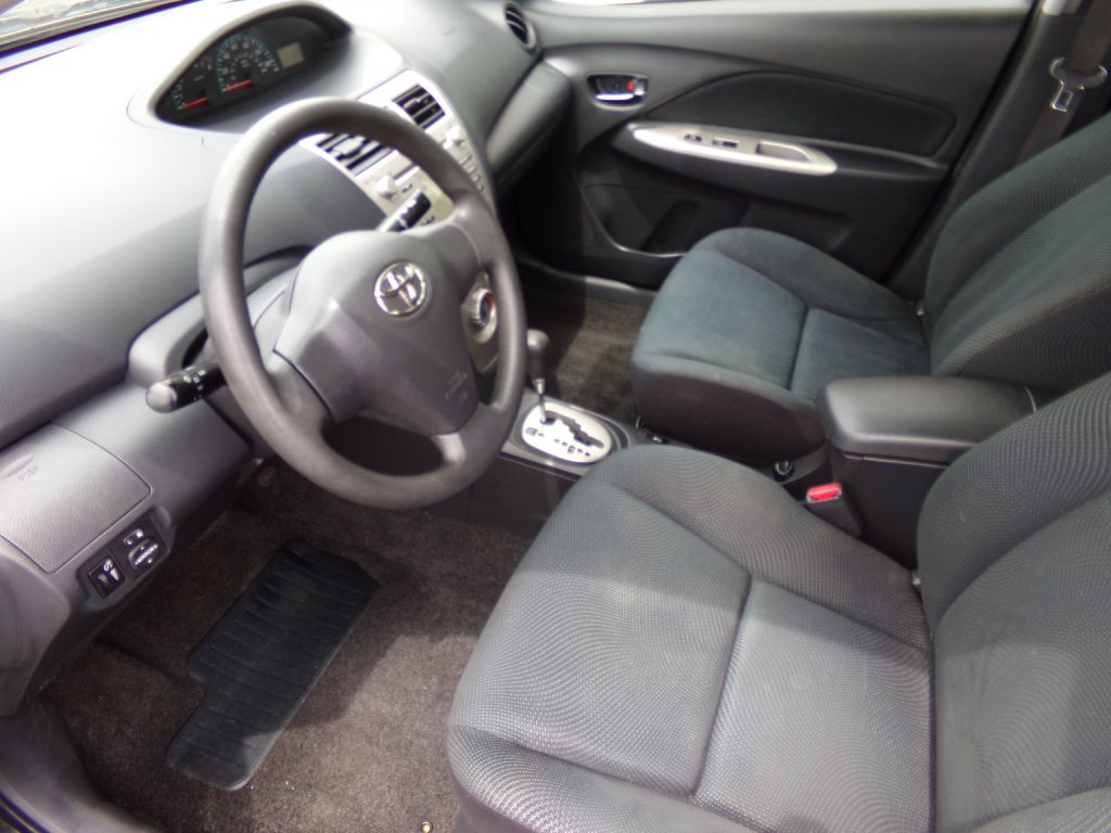 2010 Toyota Yaris Image 7