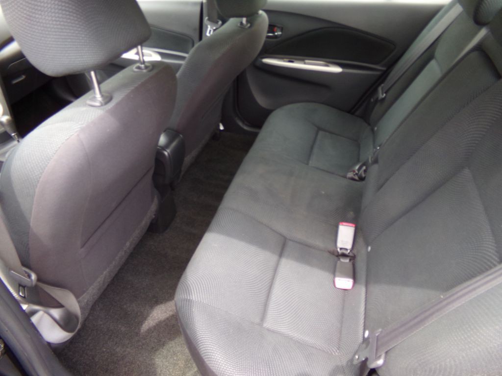 2010 Toyota Yaris Image 8