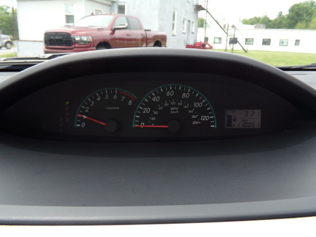 2010 Toyota Yaris Image 10