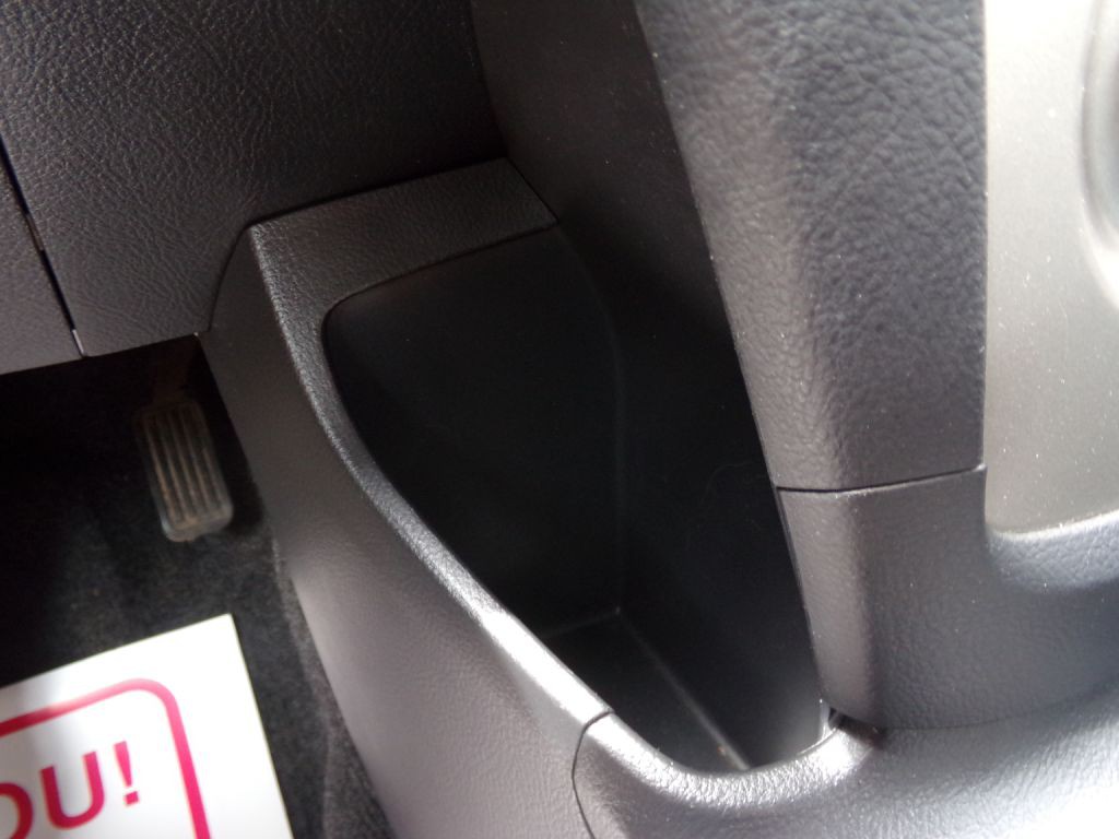 2010 Toyota Yaris Image 14