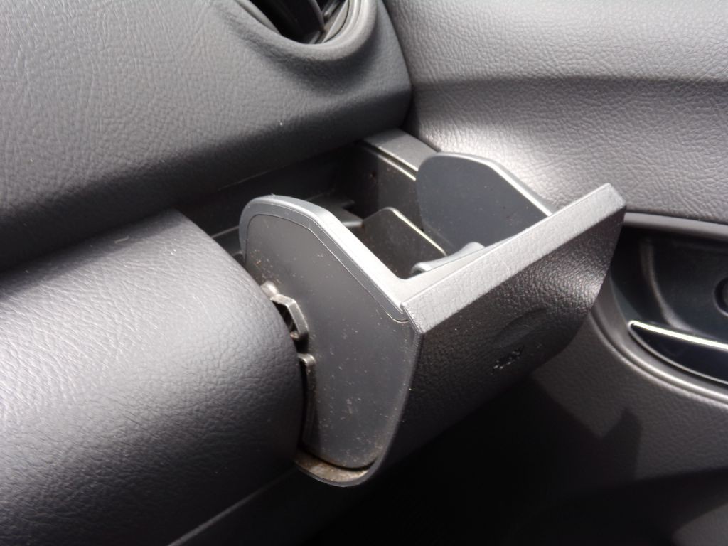 2010 Toyota Yaris Image 16