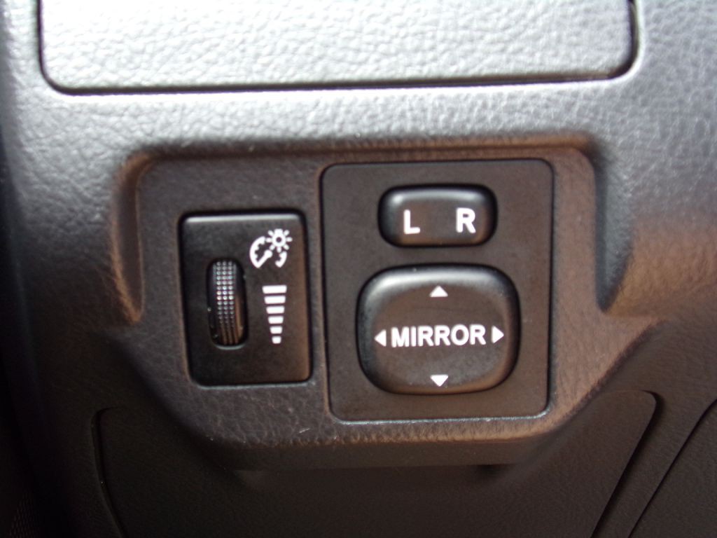 2010 Toyota Yaris Image 19