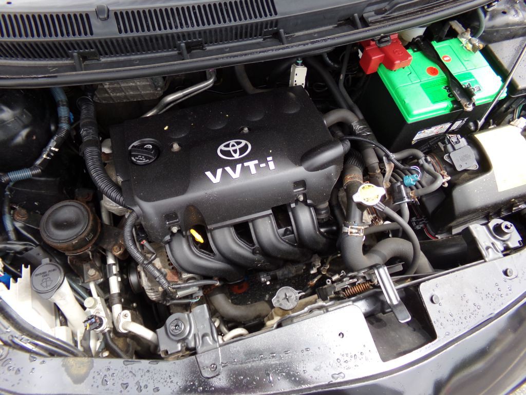 2010 Toyota Yaris Image 24