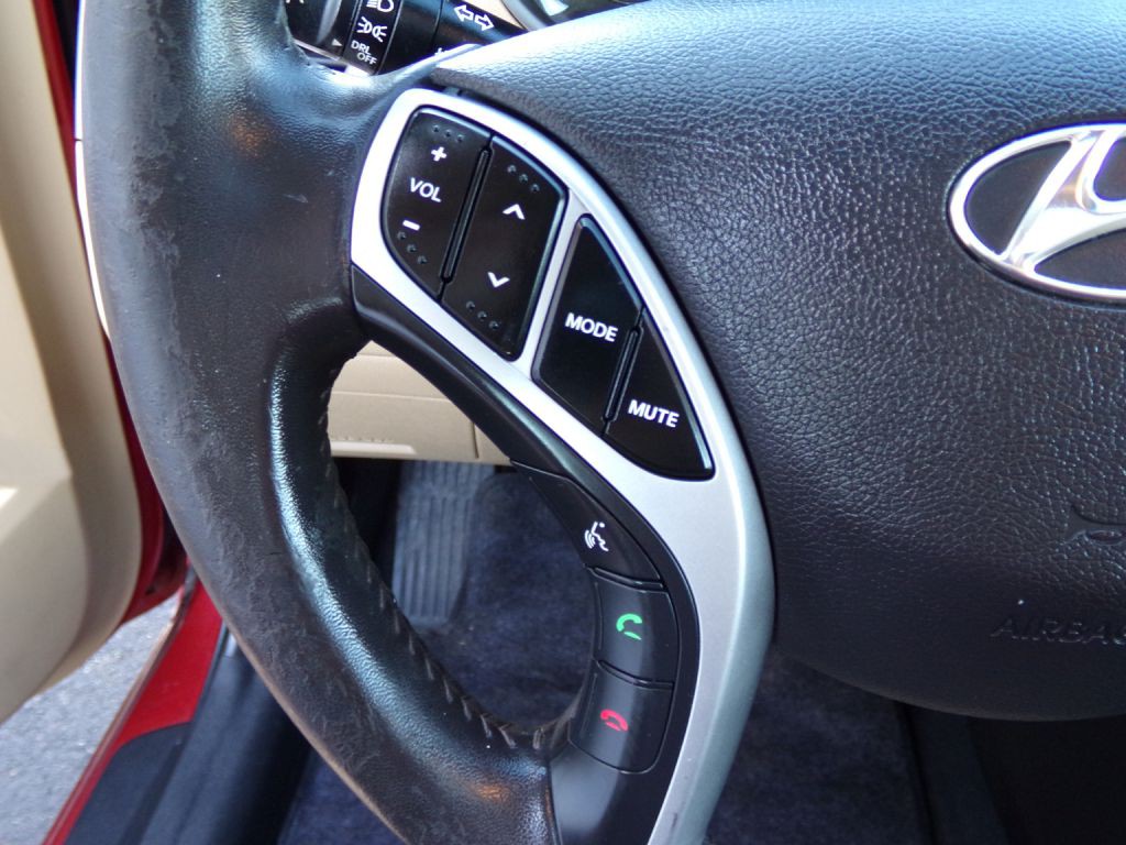 2012 Hyundai Elantra Image 12