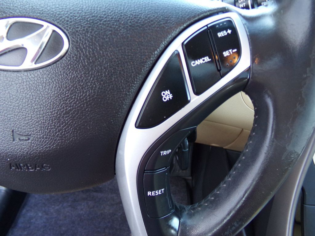 2012 Hyundai Elantra Image 13
