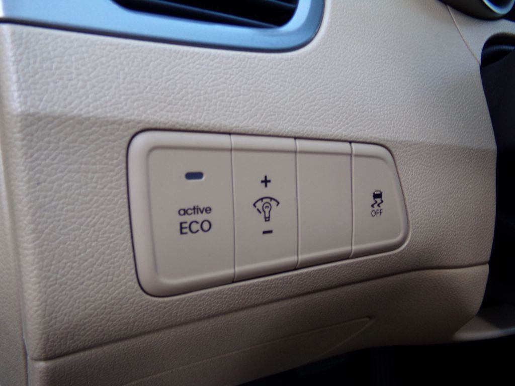 2012 Hyundai Elantra Image 14
