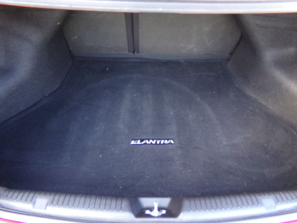 2012 Hyundai Elantra Image 22