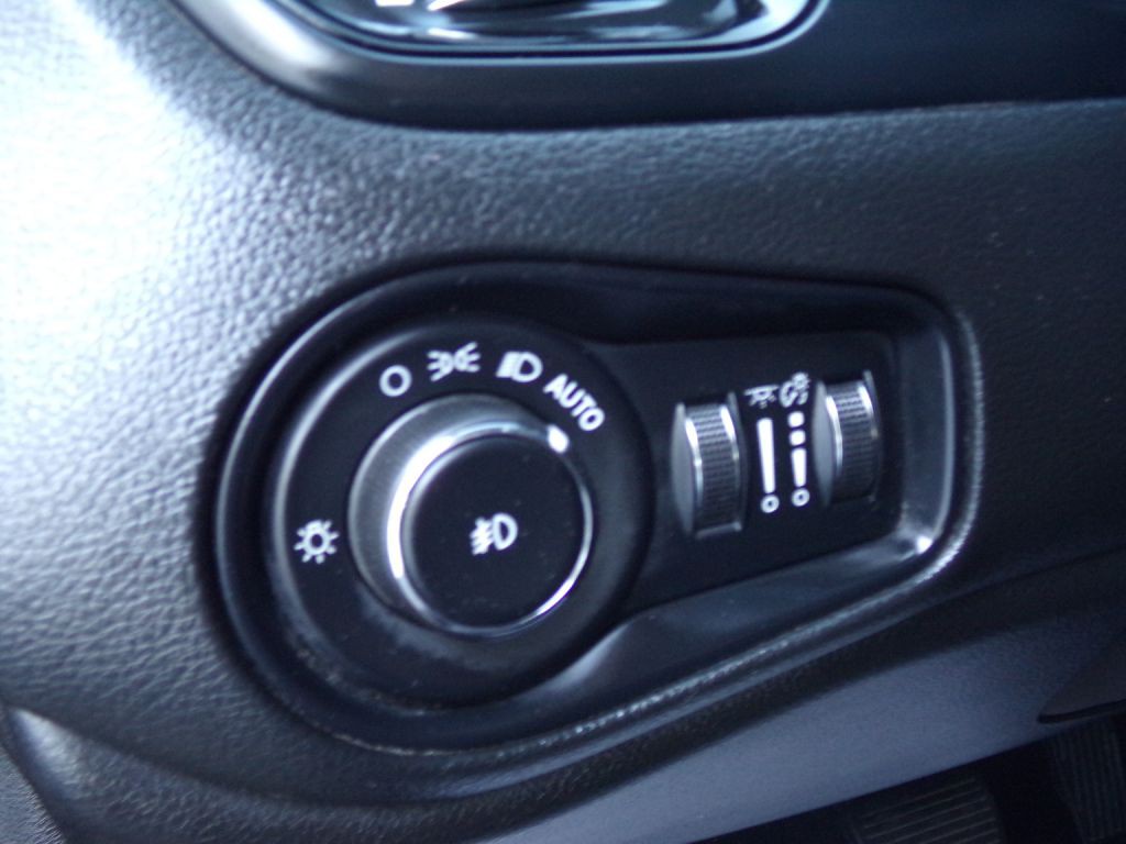 2017 Jeep Renegade Image 18