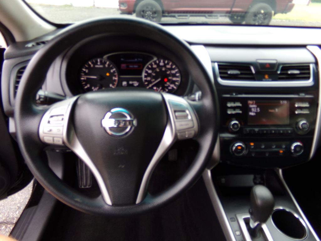 2015 Nissan Altima Image 9