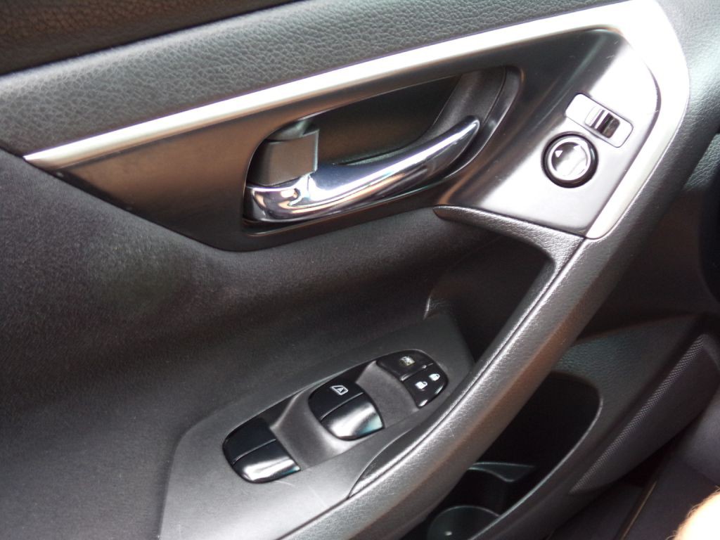 2015 Nissan Altima Image 16