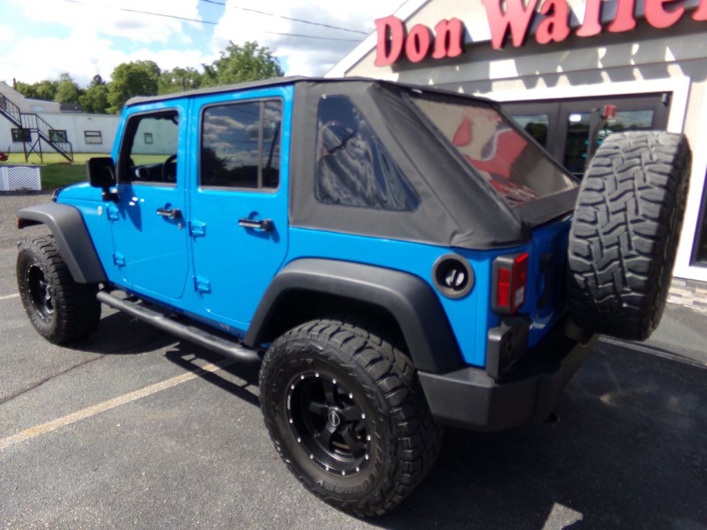 2011 Jeep Wrangler Unlimited Image 2