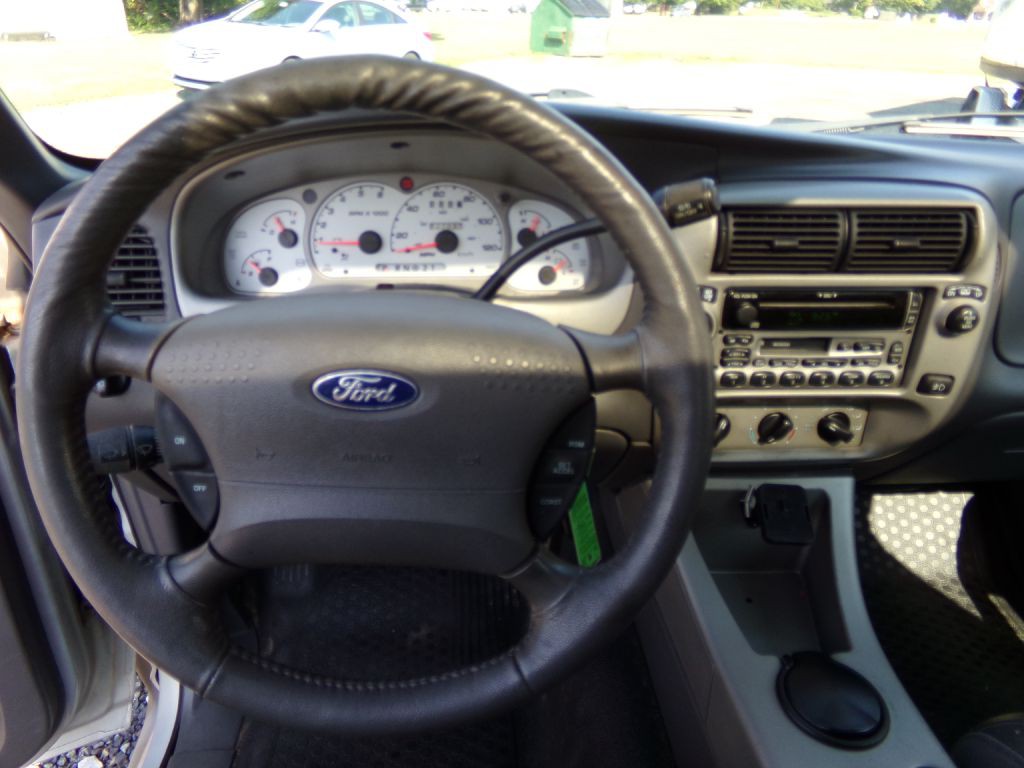 2001 Ford Explorer Image 9