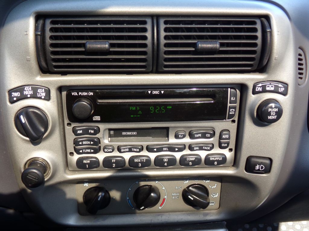 2001 Ford Explorer Image 11