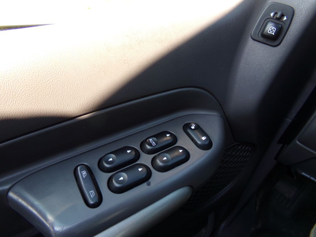 2001 Ford Explorer Image 13