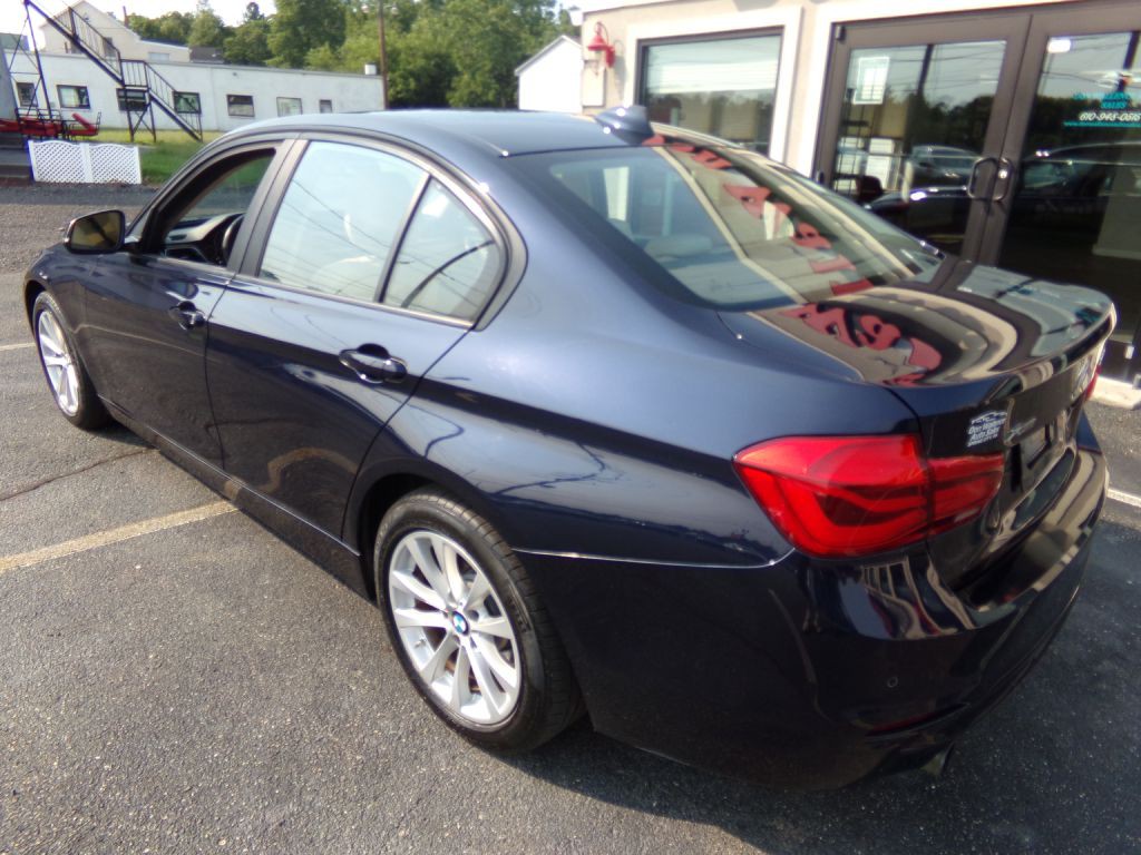 2017 BMW 3 Series Image 2