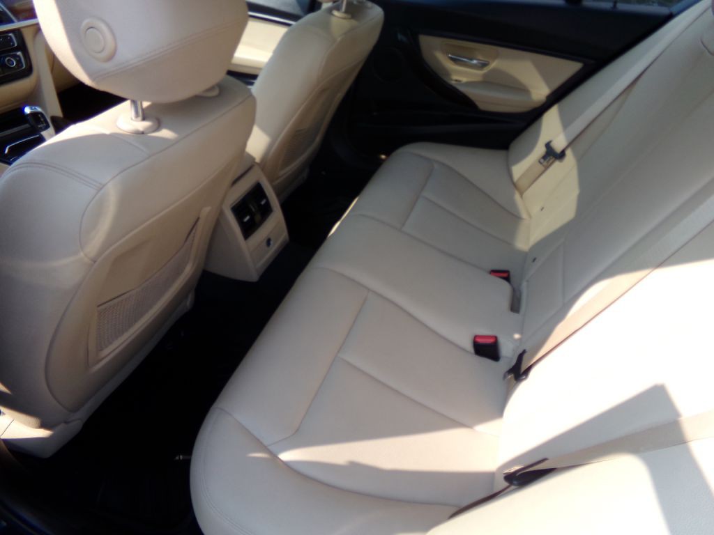 2017 BMW 3 Series Image 8