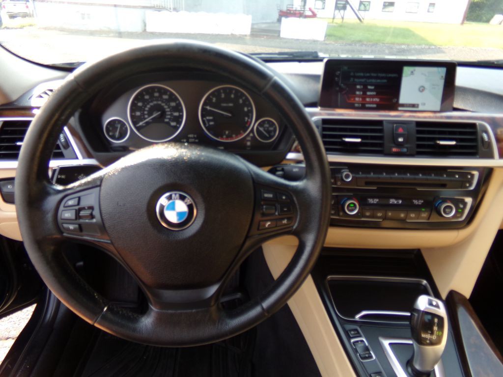 2017 BMW 3 Series Image 9