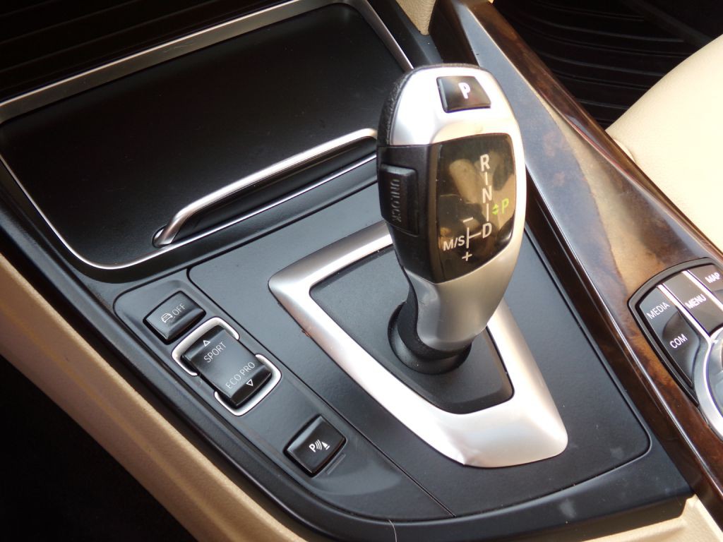 2017 BMW 3 Series Image 13