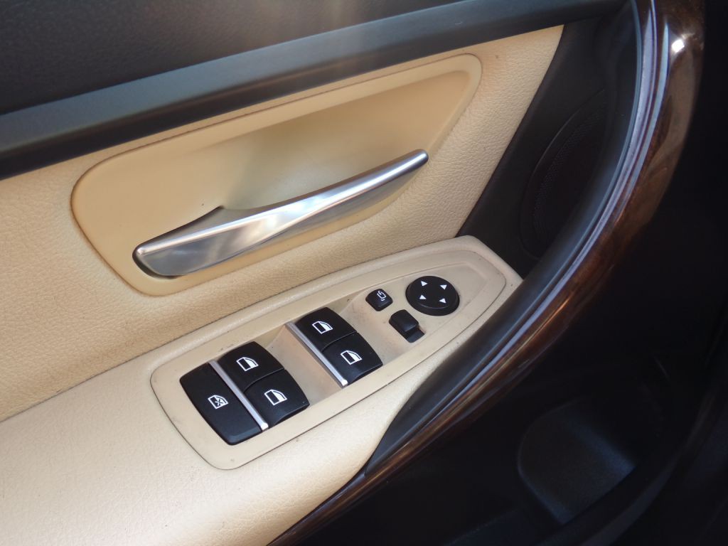 2017 BMW 3 Series Image 18