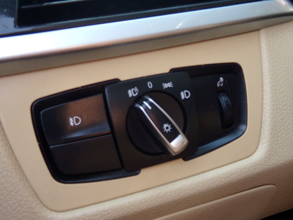2017 BMW 3 Series Image 19