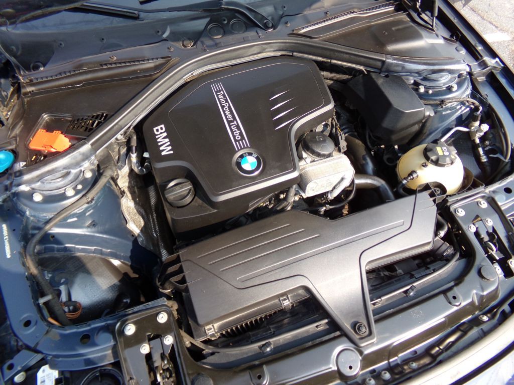 2017 BMW 3 Series Image 28
