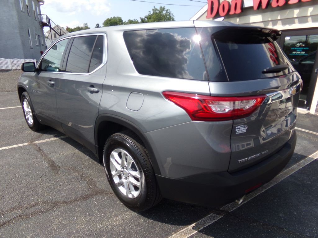 2018 Chevrolet Traverse Image 2