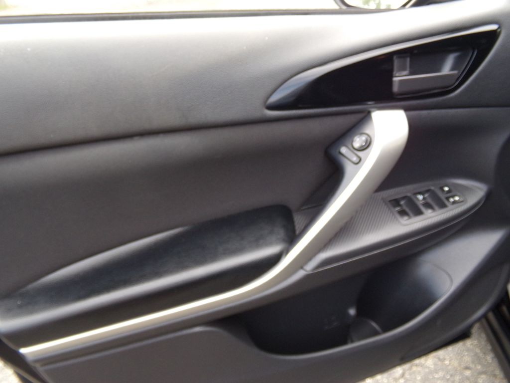 2019 Mitsubishi Eclipse Image 13