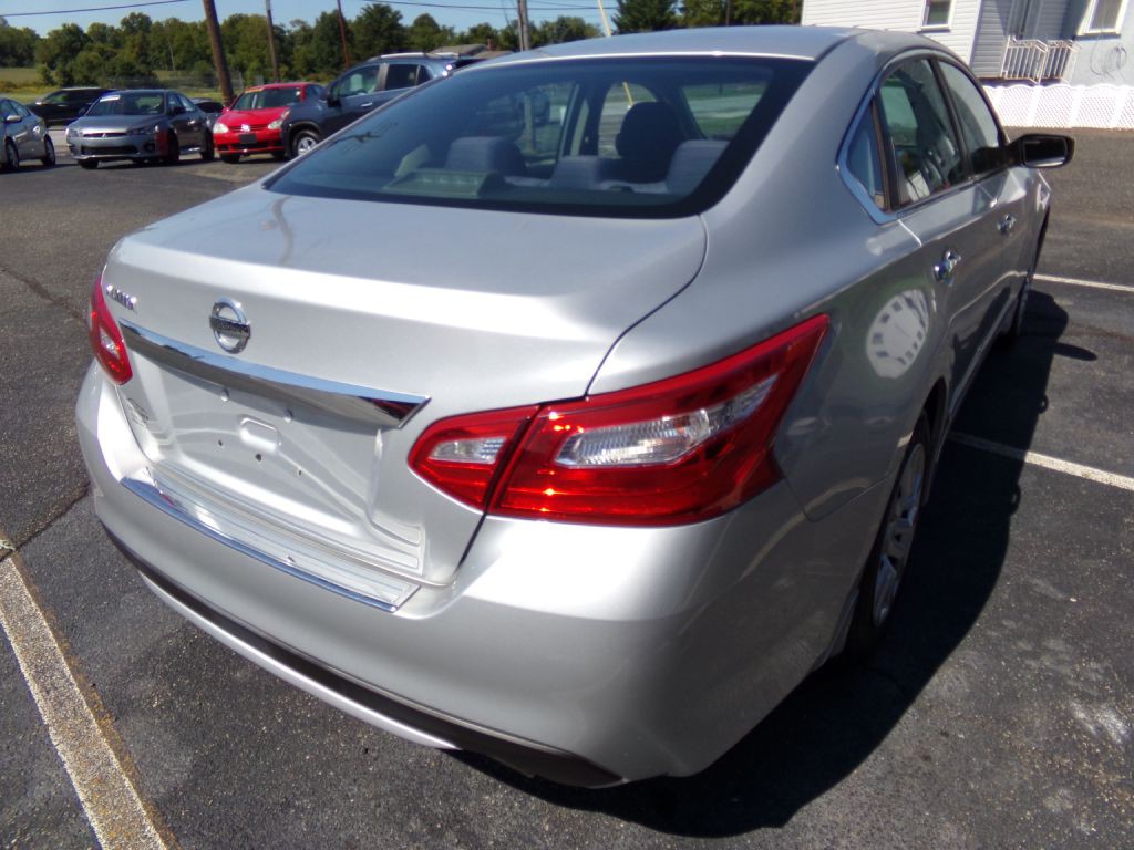 2017 Nissan Altima Image 3