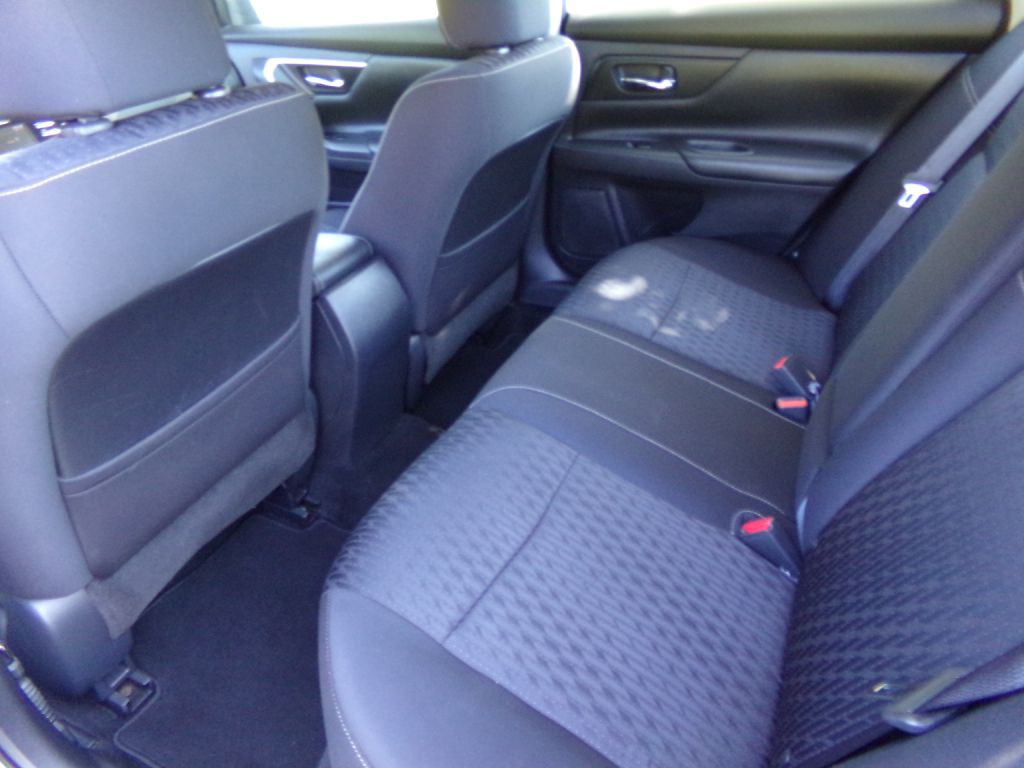 2017 Nissan Altima Image 6