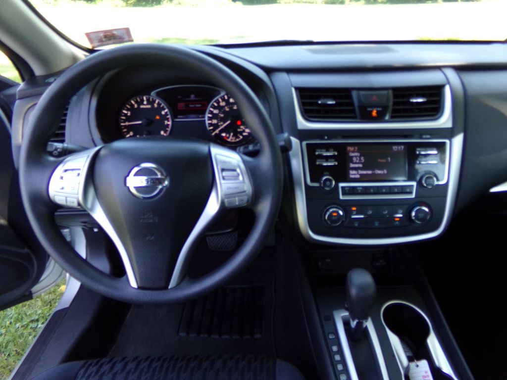 2017 Nissan Altima Image 7