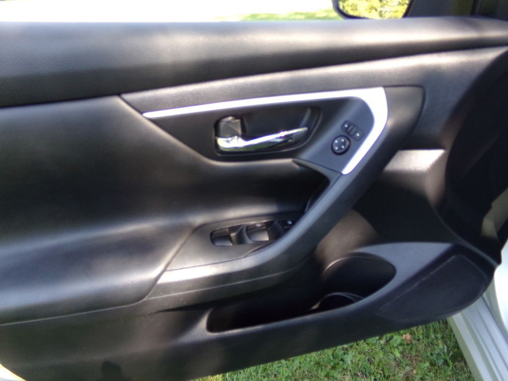 2017 Nissan Altima Image 14