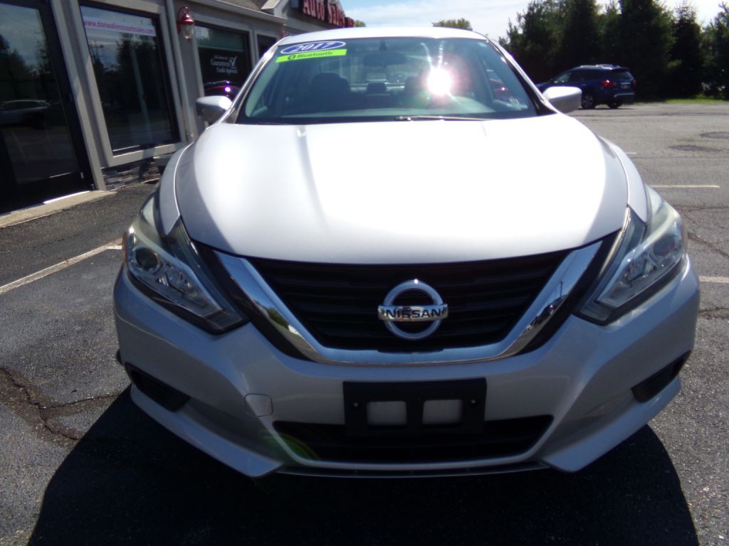 2017 Nissan Altima Image 16