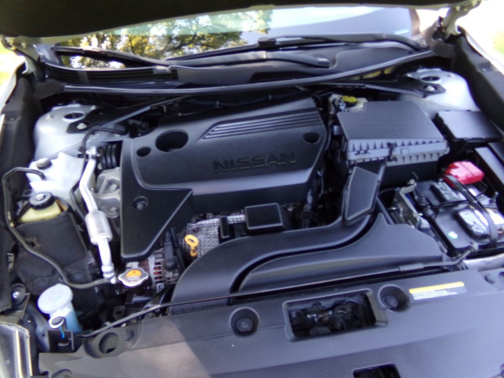 2017 Nissan Altima Image 18