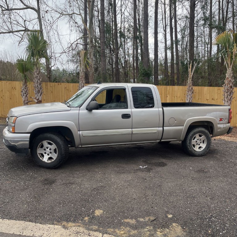2006 Chevrolet Silverado 1500 Image 2