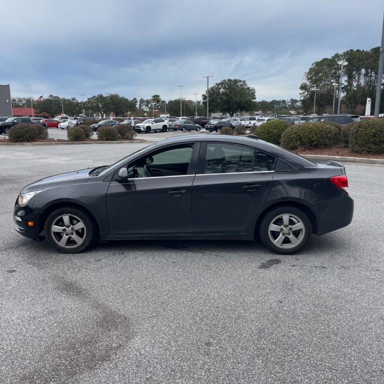 2016 Chevrolet Cruze Image 2